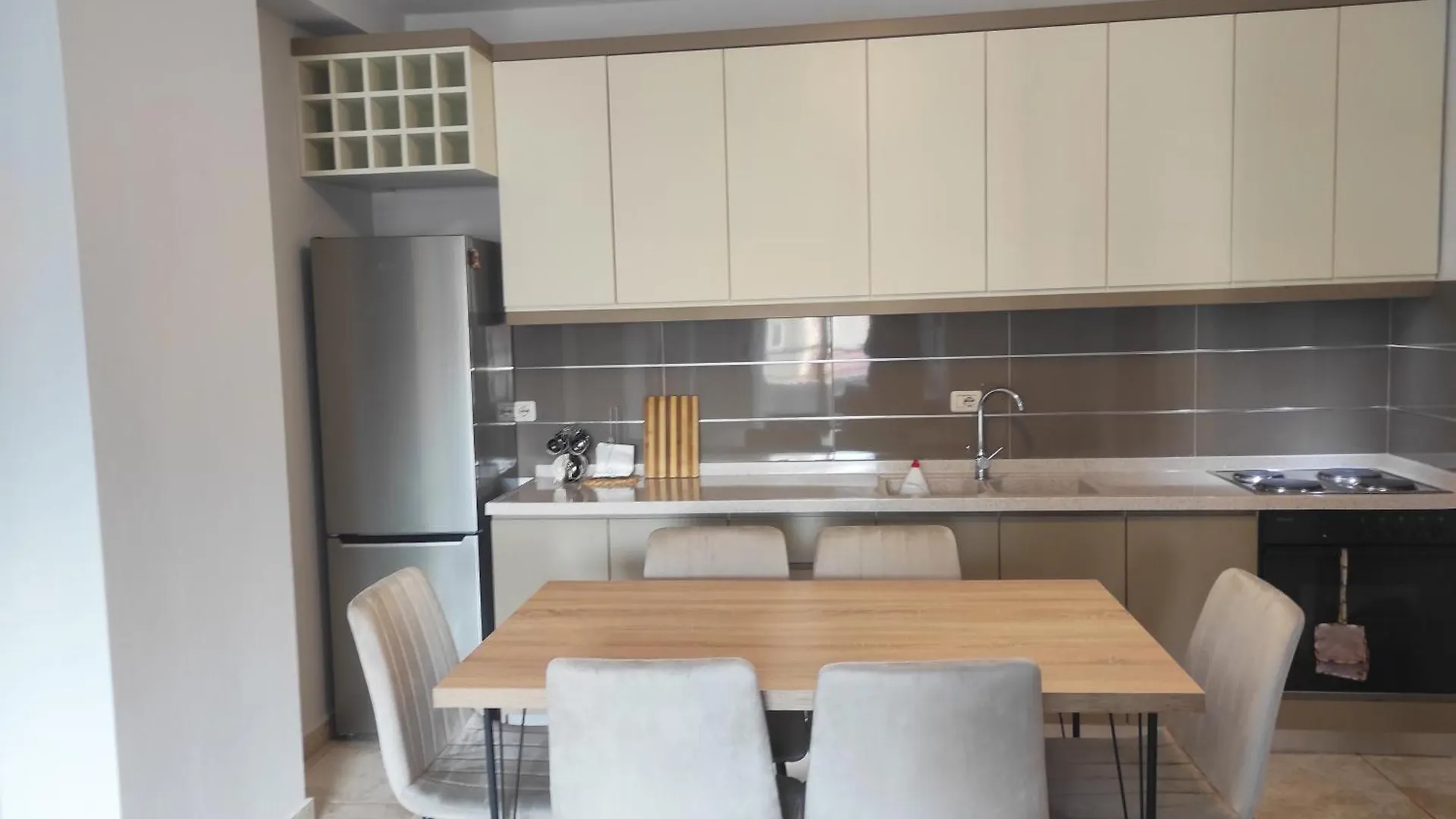 Kledia'S Modern Apartment Tirana Albania