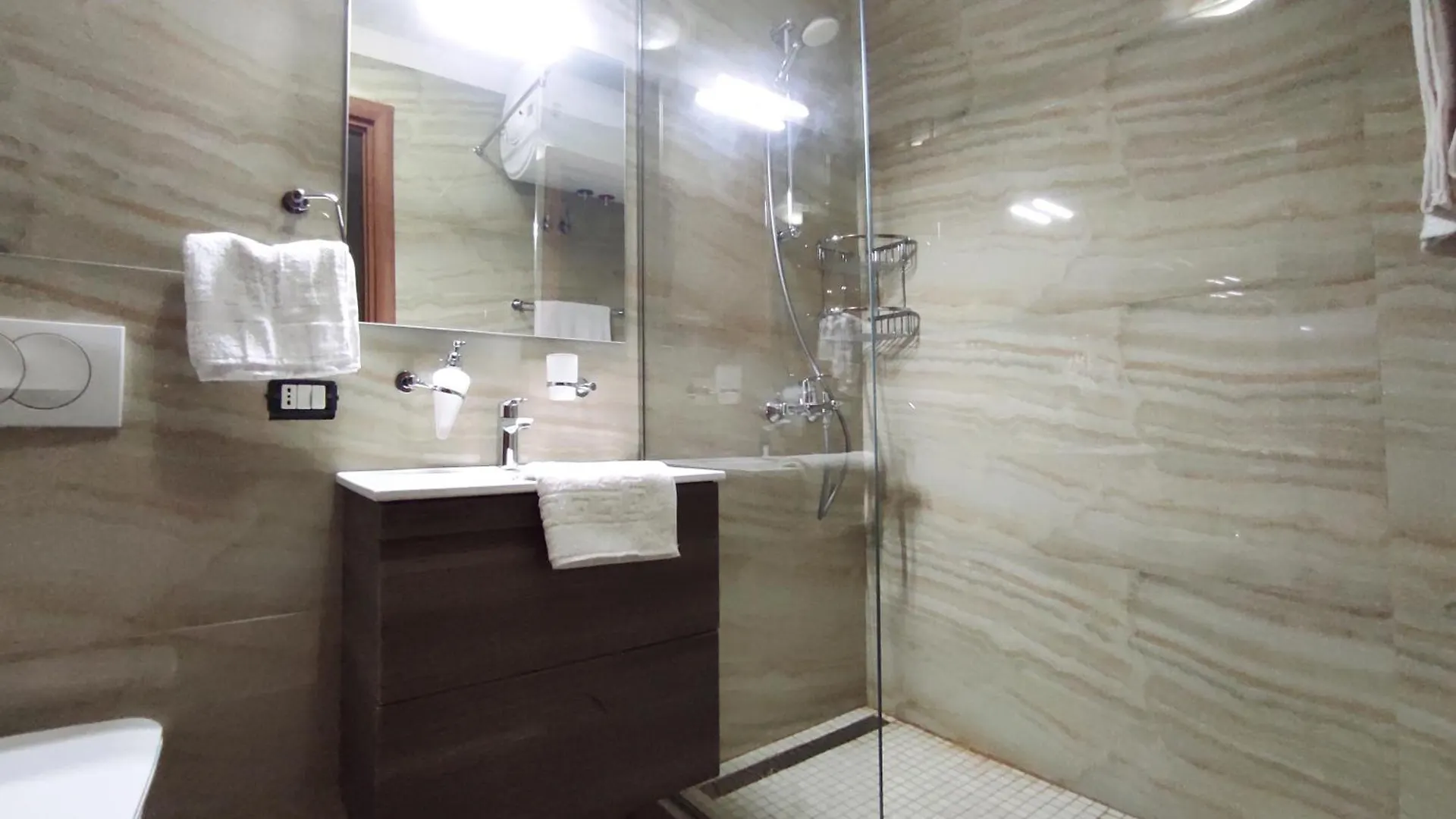 Kledia'S Modern Apartment Tirana Albania