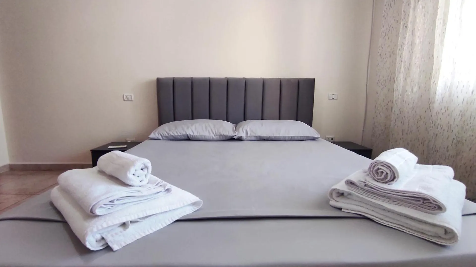 Kledia'S Modern Apartment Tirana Albania