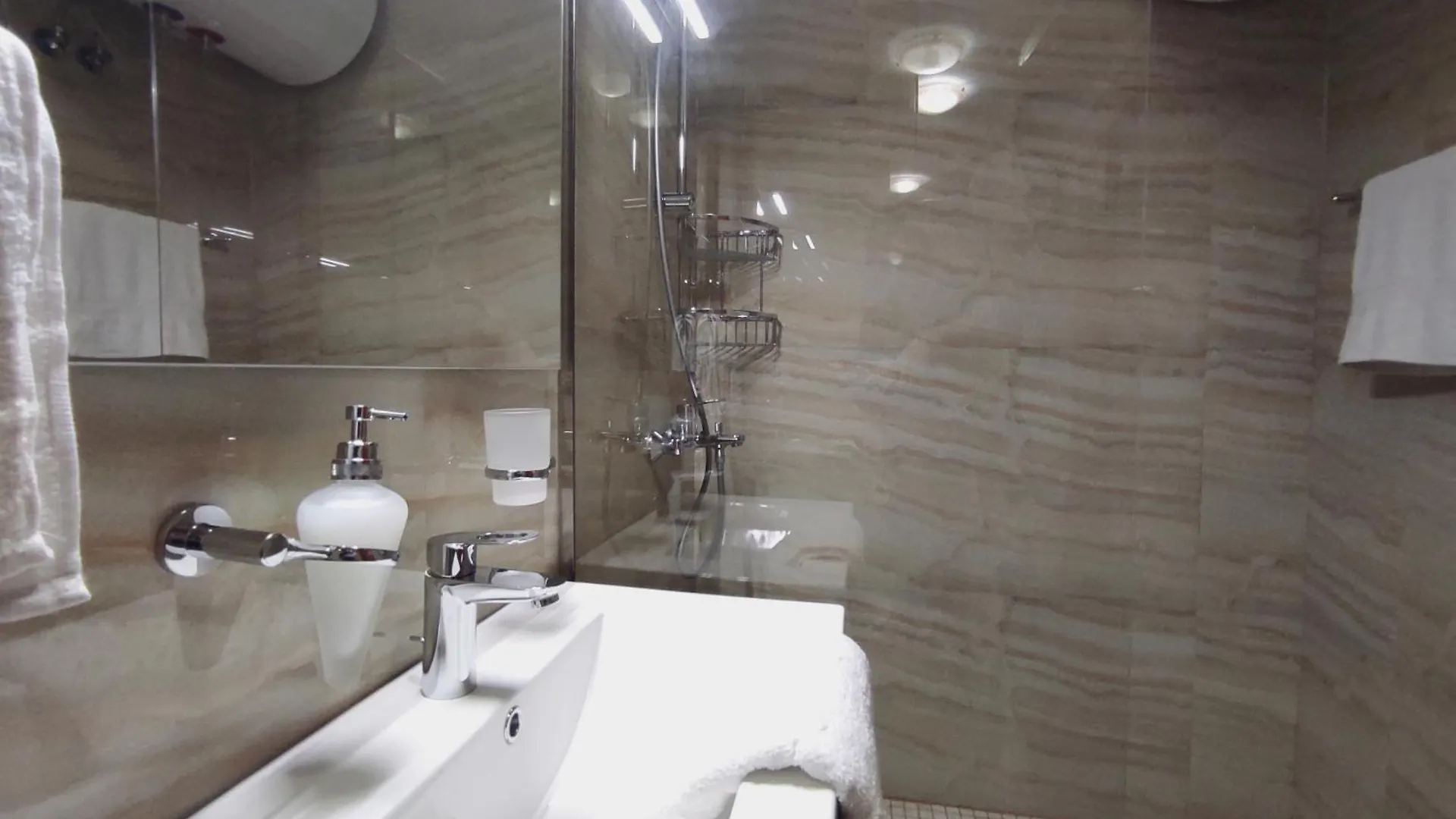 Kledia'S Modern Apartment Tirana