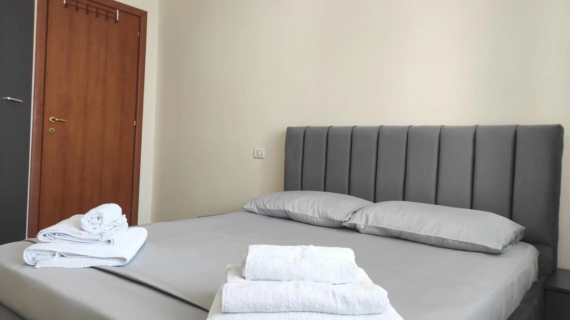 Kledia'S Modern Apartment Tirana