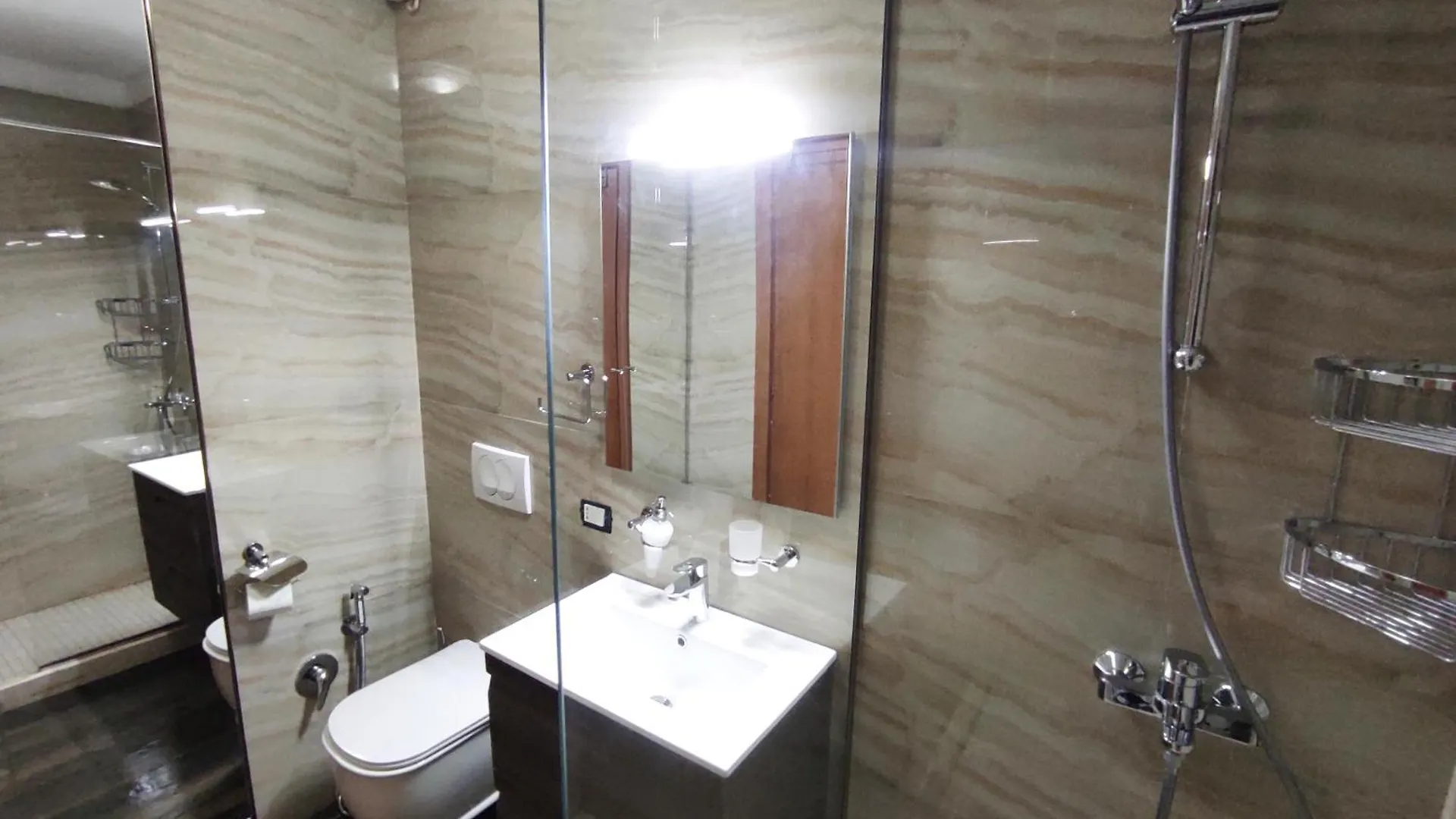 Kledia'S Modern Apartment Tirana